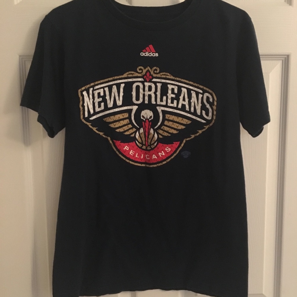 BOGO 1/2 off 💙Authentic New Orleans Pelicans tshirt. YM (unisex)